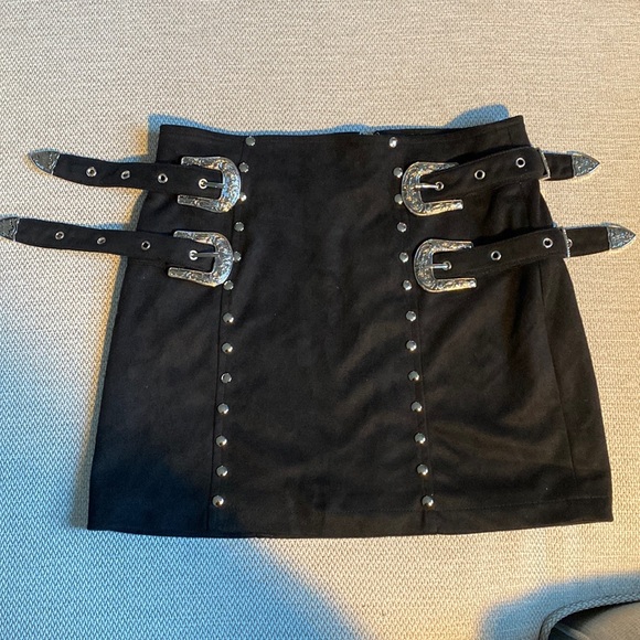 NWOT Forever 21 Studded Black Mini Skirt with Adjustable Belts - Picture 4 of 8